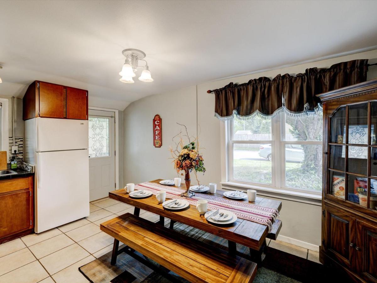 Mid-Century Brick Bungalow Home Evansville Zewnętrze zdjęcie